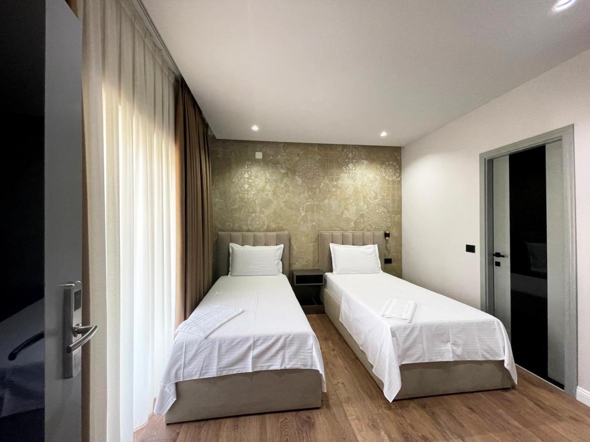 Imperator Hotel Tirana Exteriör bild